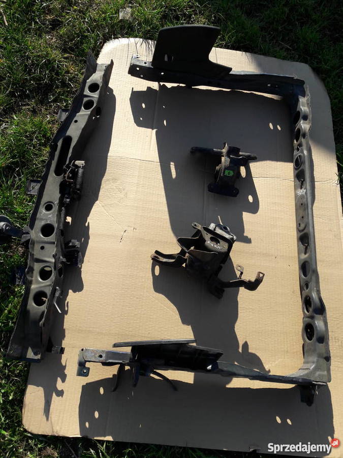 Telewizor i belka górna Auris I sprzedam