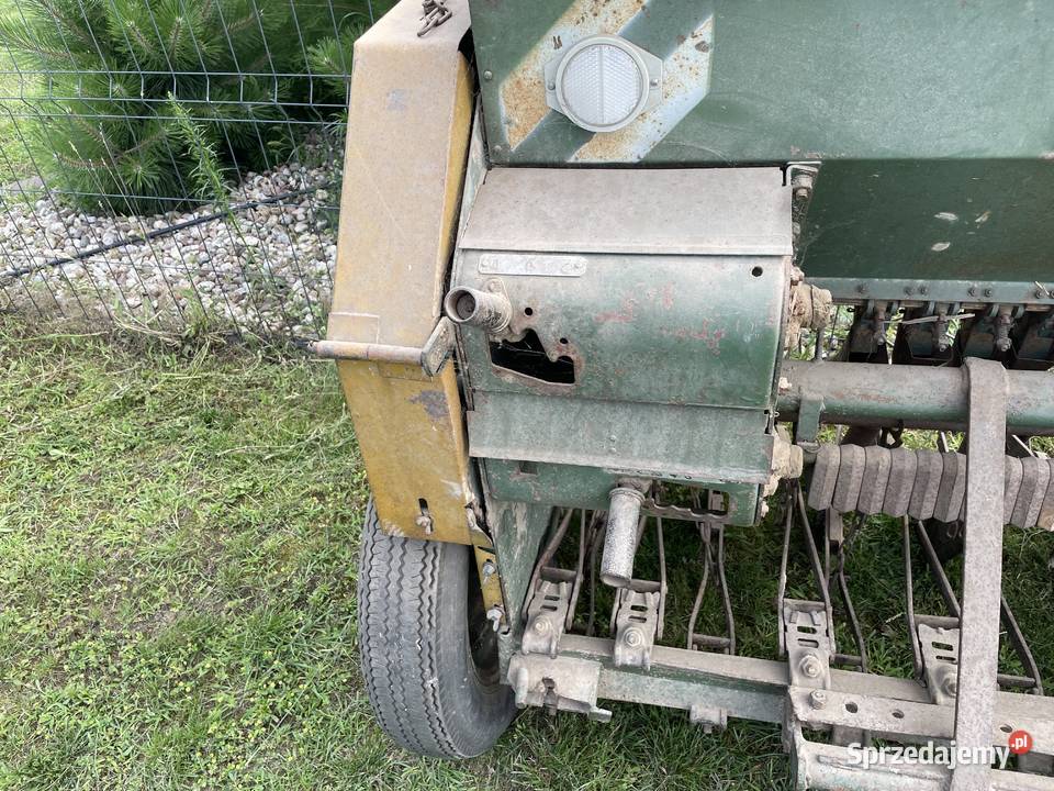 Siewnik do zboża Poznaniak w całości na czesci Obory sprzedam