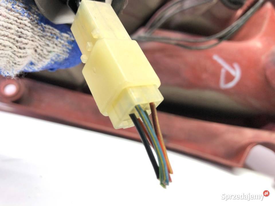 LAMPA PRAWY TYŁ SUZUKI SWIFT III Hatchback