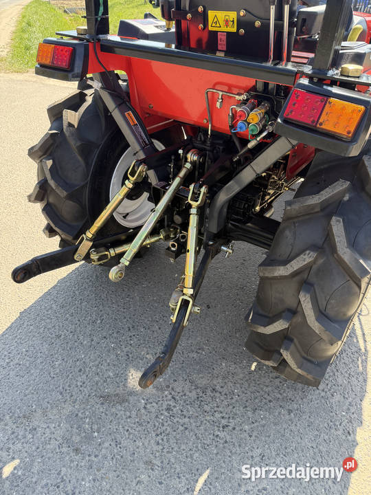 Traktor Taro B40 HST z ładowaczem czołowym 40 Pozostałe