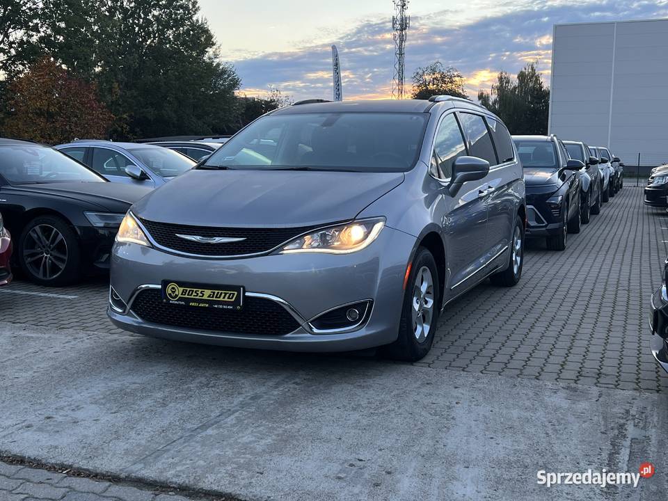 Chrysler Pacifica 2017 Samochody osobowe