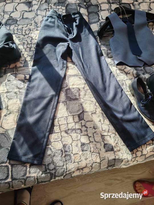 Do sprzedania garnitur chłopca na 152 buty Rozmiar uniwersalny Ziębice