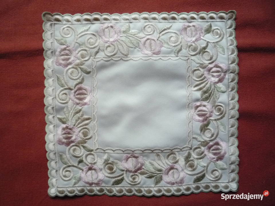 NOWA Serwetka Kremowa Maszynowo haftowana 27 x