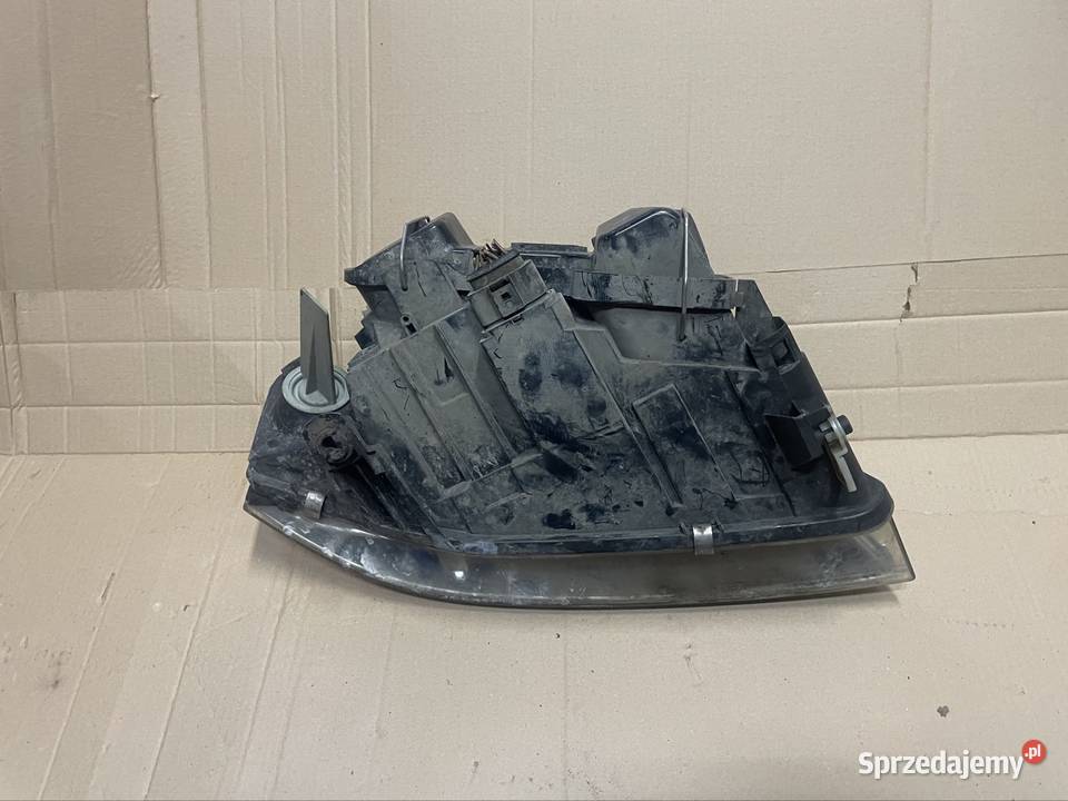Reflektor lampa lewa przód przednia Audi a6 c5 Rok produkcji 2000 Szczecin