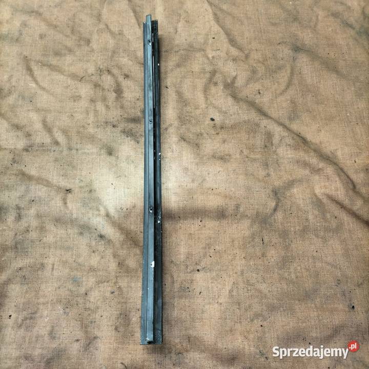 Słupek pionowy małej szybie drzwi lewych tylnych Elementy wygłuszające Poręba sprzedam