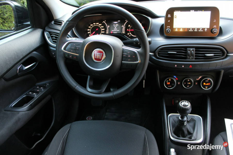 Fiat Tipo Lounge Lift 14 Benzyna 117 II 2016 przyciemniane szyby