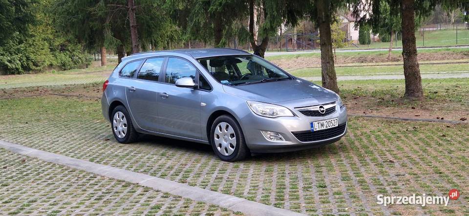 Opel Astra J 17 CDTI 10 lat w jednych rękach niebieski Zamość