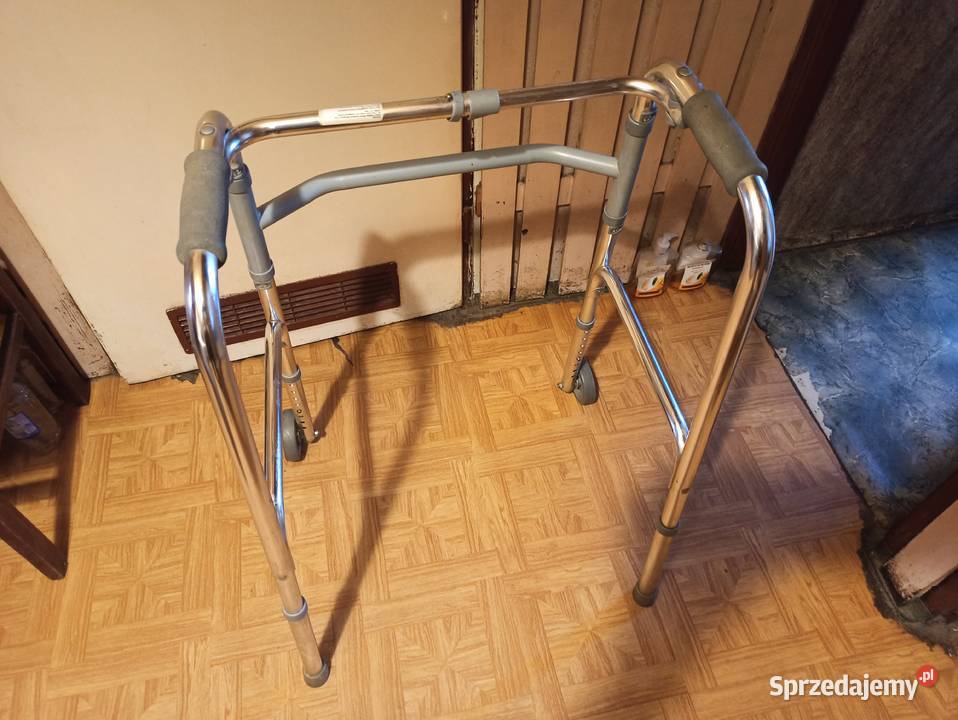 Chodzikbalkonik starszej osoby