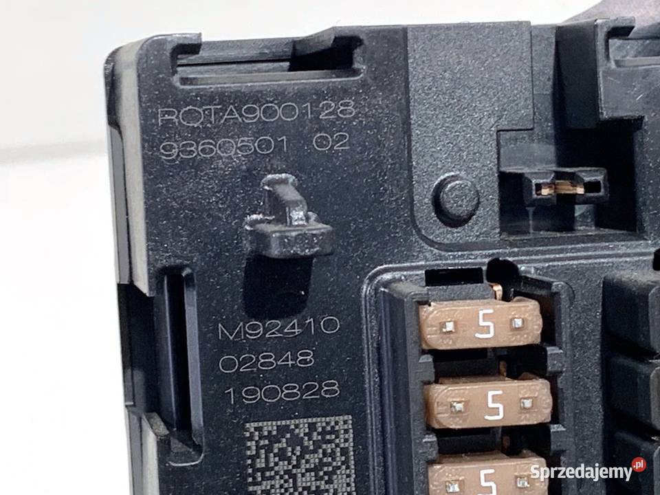 SKRZYNKA BEZPIECZNIKÓW BMW F39 9360501 Crossover