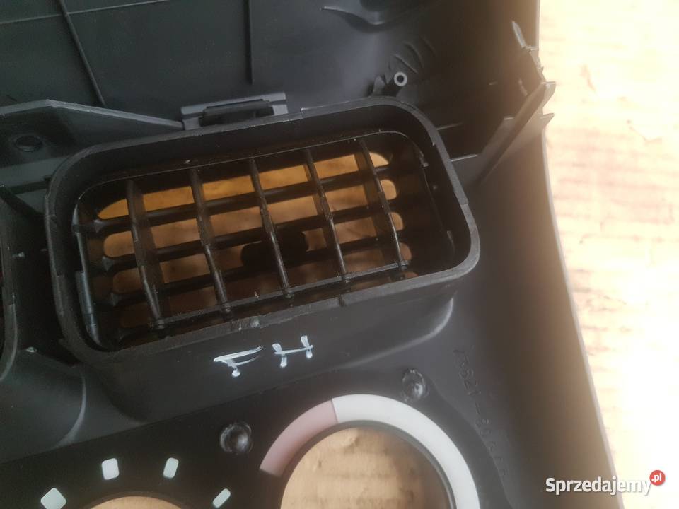 Suzuki Ignis FH 0003 ramka kratki nawiewu ramka Wyposażenie wnętrza Motoryzacja Legnica sprzedam