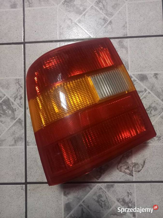 LAMPA TYLNA LEWA OPEL VECTRA A