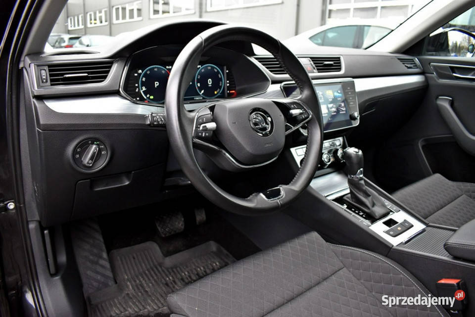 koda Superb Bezwypadkowy Salon Polska Serwis ASO komputer pokładowy Łódź