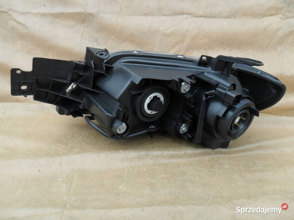 LAMPA PRAWY PRZÓD REFLEKTOR EU MITSUBISHI