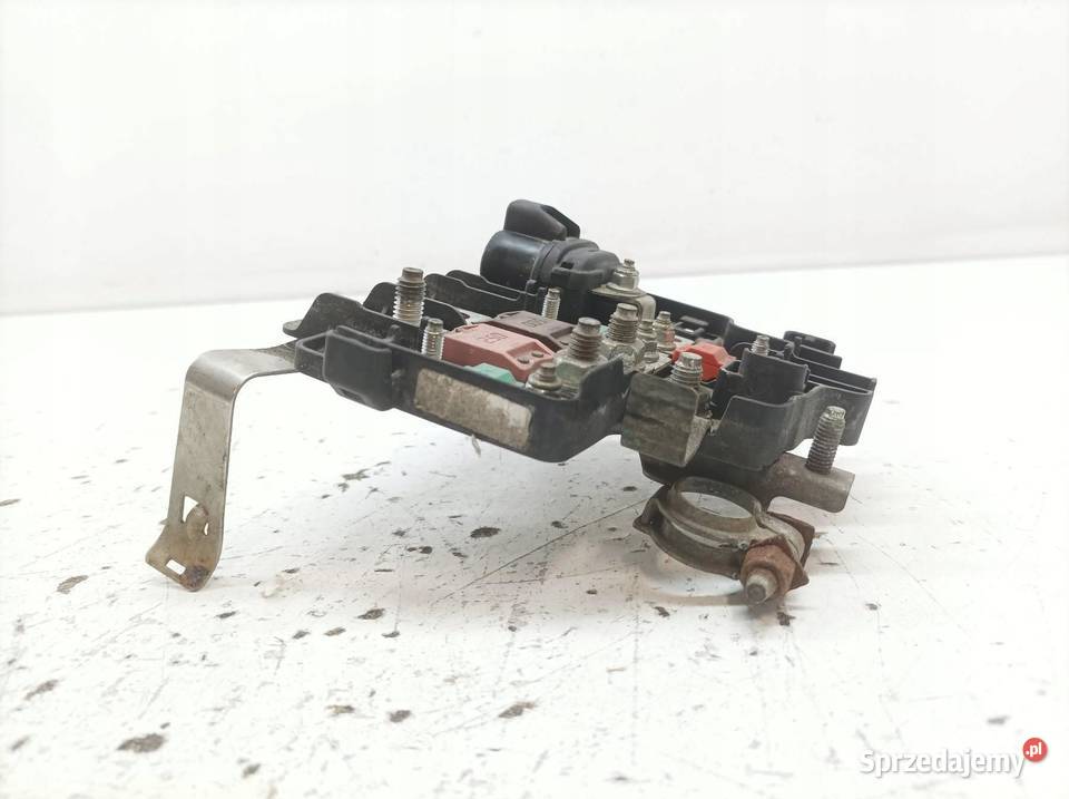 SKRZYNKA BEZPIECZNIKÓW AKUMUALATORA KLEMA 14 D osobowe