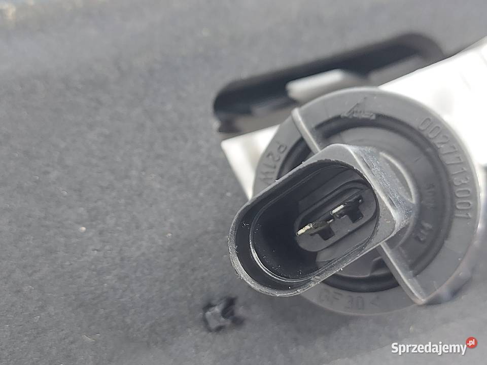 VOLVO C30 12r lampa prawa tył 31213914 Kielce sprzedam