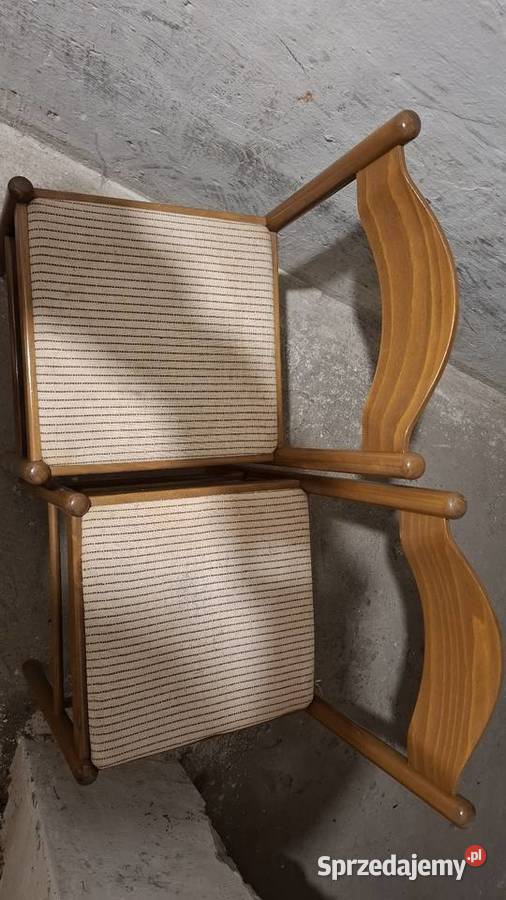 Dwa krzesła z czasów PRLU Wadowice