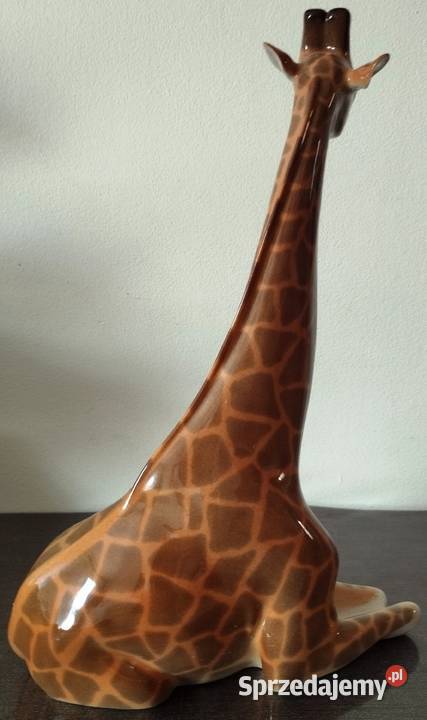 porcelanowa figurka siedzącej żyrafy sygnowana