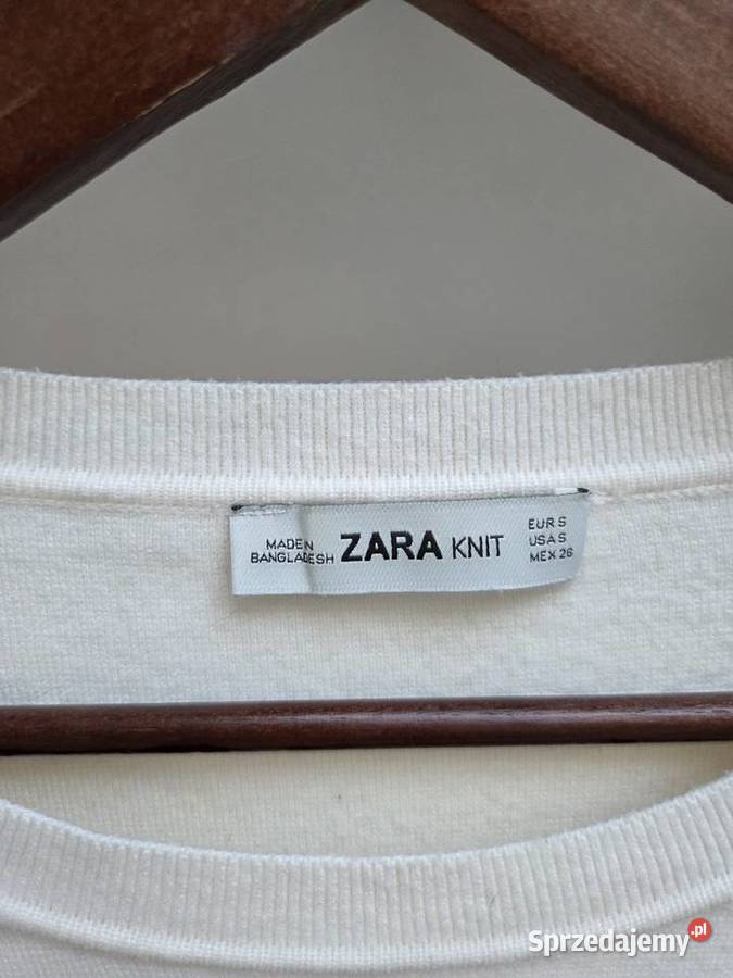 Biały ecru sweter z perełkami z bufiastym Wkładane przez głowę  Liszki