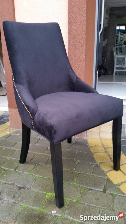 Krzesło tapicerowane z pinezkami wygodne nowe