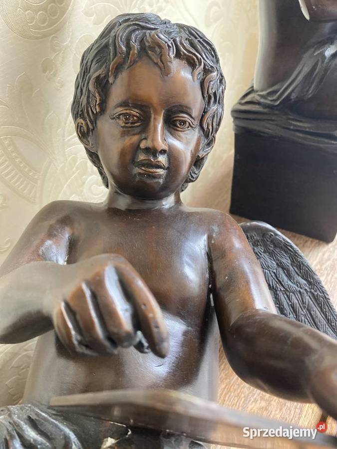 Rzeźba z brązu anioł z tablicą 10 przykazań Bystrzyca Kłodzka