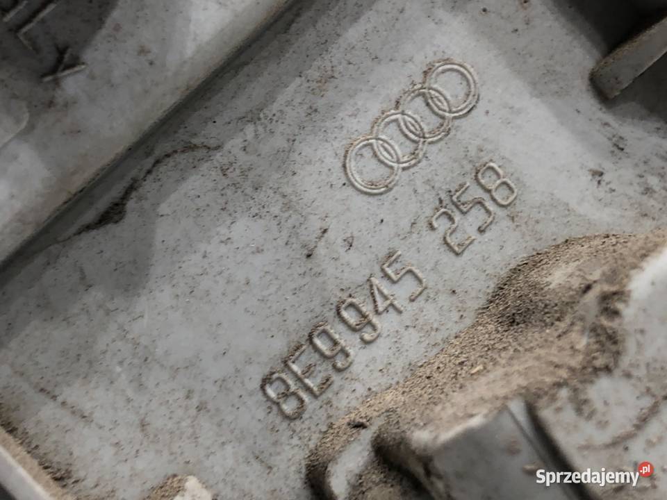 WKŁAD LAMPY PRAWY TYŁ AUDI A4 B6 8E9945258 Kombi osobowe podkarpackie