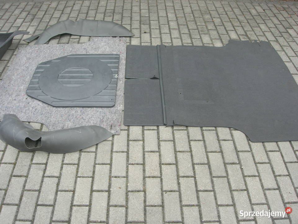 wyposażenie wnętrza omega a kombi