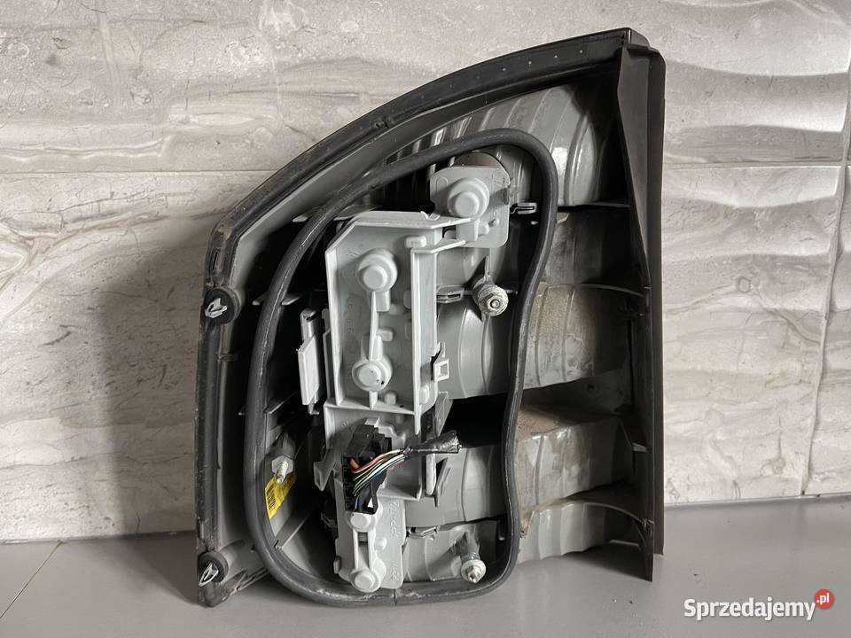 OPEL VECTRA C PRAWA LAMPA TYŁ SEDAN Ostroróg