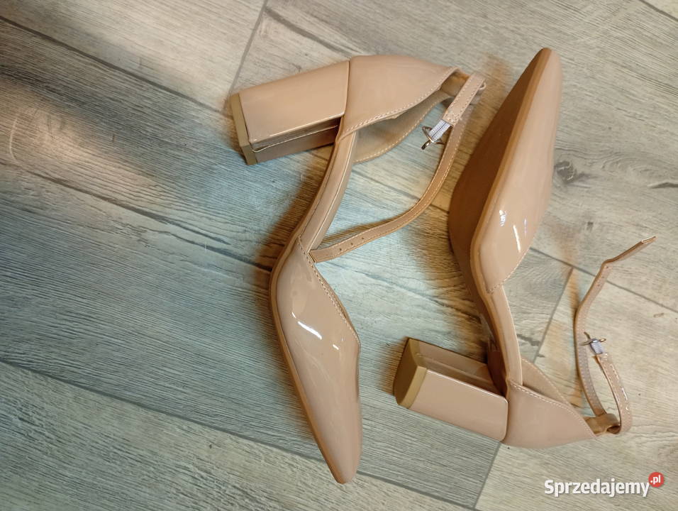 40 Beżowe czółenka wieczorowe z zapięciem NOWE 25.5cm