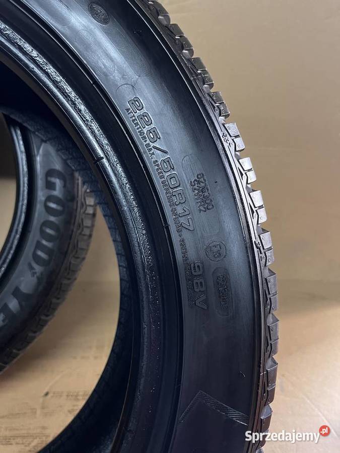 Goodyear Ultra Grip 8 Performance 22550 R17 98V Gostyń
