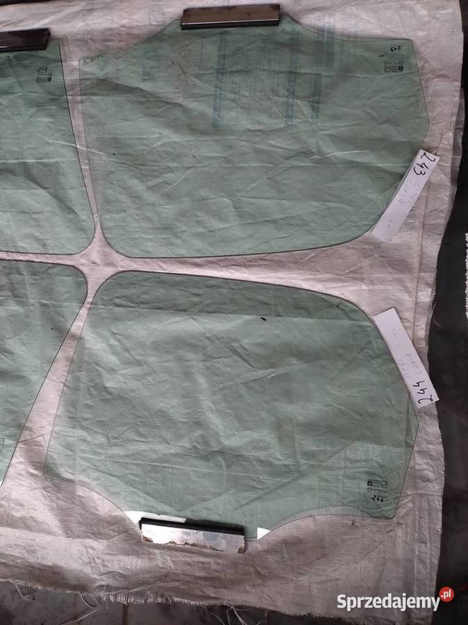 Szyba drzwi tylna lewa i prawa Opel corsa C 5 D Zahajki-Kolonia