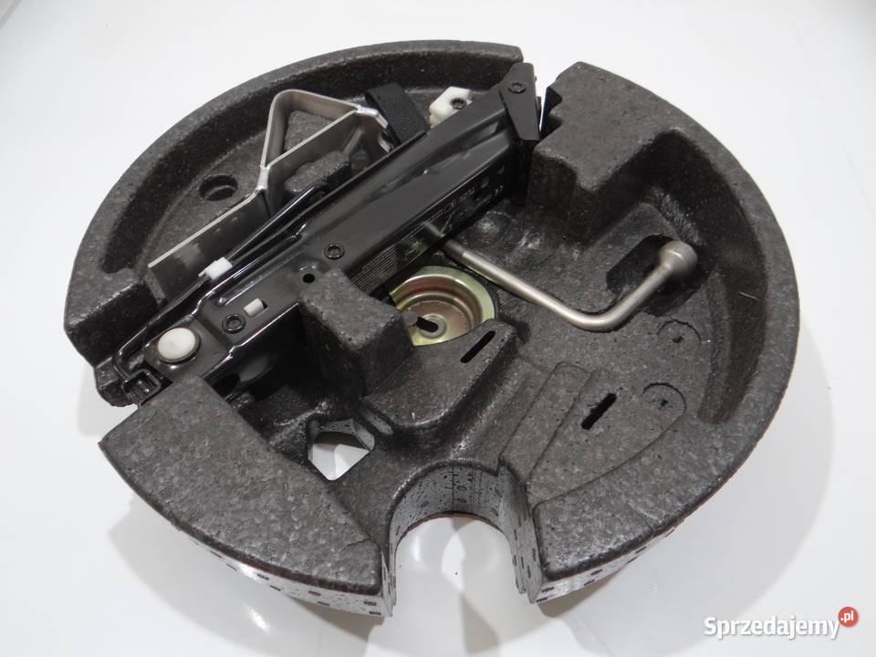 WKŁAD KOŁA ZAPASOWEGO LEWAREK KLIN KLUCZ BMW E61 lubelskie Strzyżewice