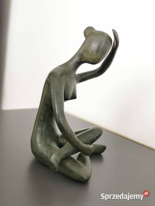 Figura z brązu kobieta Abstrakcyjna figurka z Rzeszów