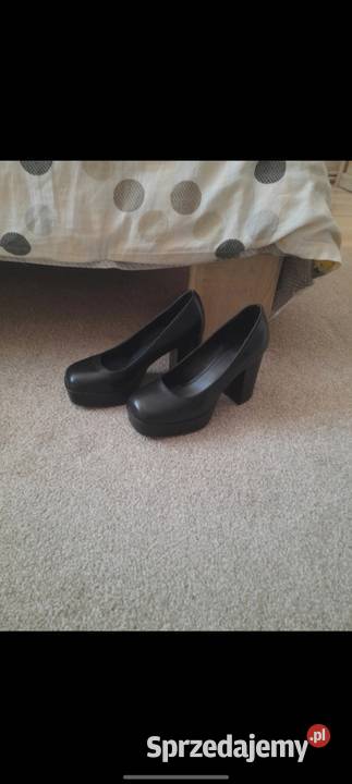 Buty na słupku obcasie 23.5cm Parowa