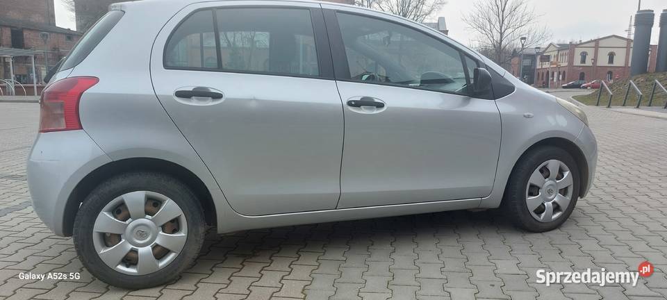 Toyota Yaris srebrna rocznik 2005 stan wspomaganie kierownicy Czeladź