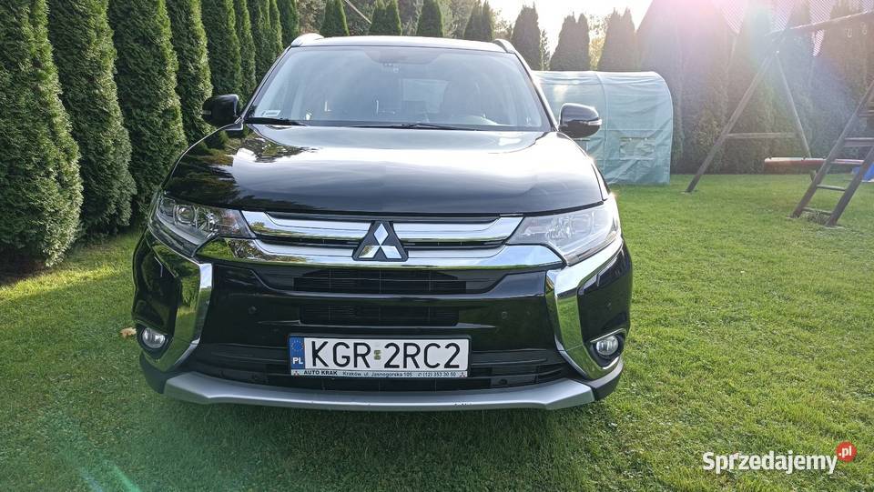 Mitsubishi Outlander 2016r 20 Benz 4x4 7osobowy światła LED