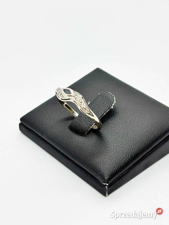 Pierścionek pr 585 172g Rozmiar 15 z szafirem i złoto