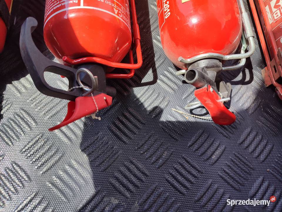 Gaśnica samochodowa BC proszkowa 1 7 sztuk Czernica sprzedam