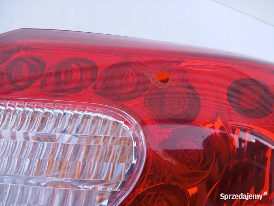 LAMPA PRAWA TYLNA PRAWY TYŁ INFINITI Q70 Nowy Tomyśl