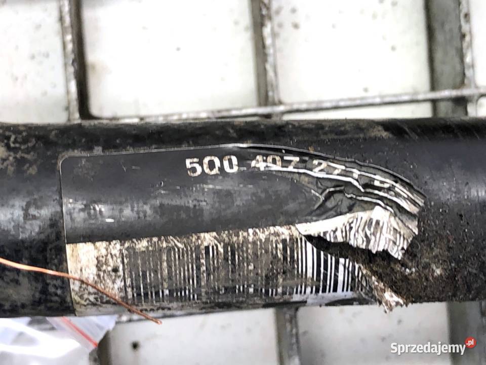 PÓŁOŚ LEWY PRZÓD VW GOLF VIII 15 131 PRZEGUB