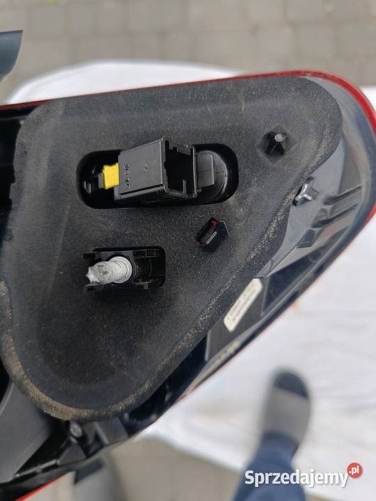 Kompletne lampy tylne do klapy Peugeot model Rok produkcji 2016 Lampy tylne Grudziądz
