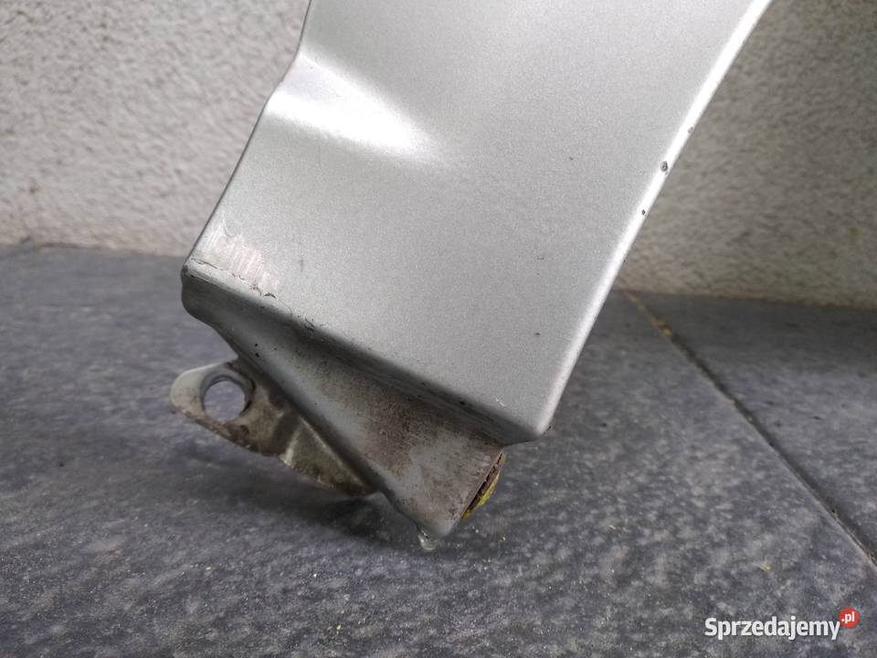 Toyota Avensis T25 przedlift błotnik prawy Sieradz