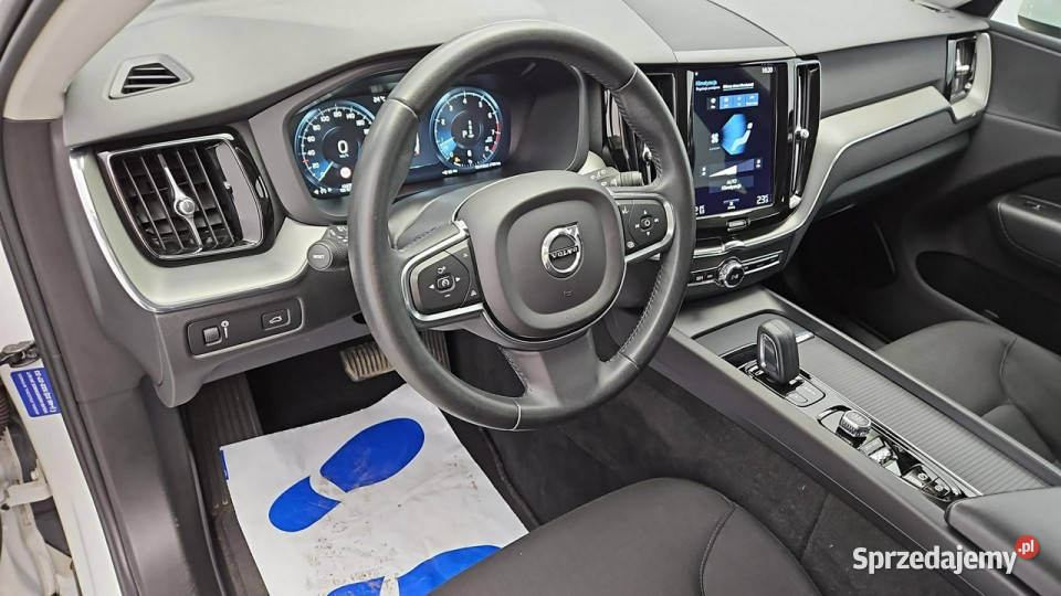 Volvo XC 60 B4 B Momentum Z Polskiego Salonu elektrochrom. lusterka boczne Warszawa sprzedam