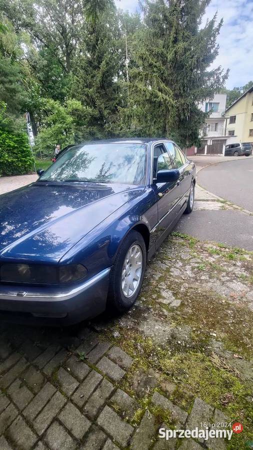 BMW 750i Piękny Klasyk benzyna
