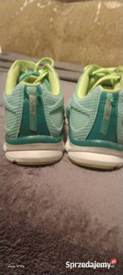 Sprzedam damskie buty firmy 4F Stan idealny nowe Września sprzedam