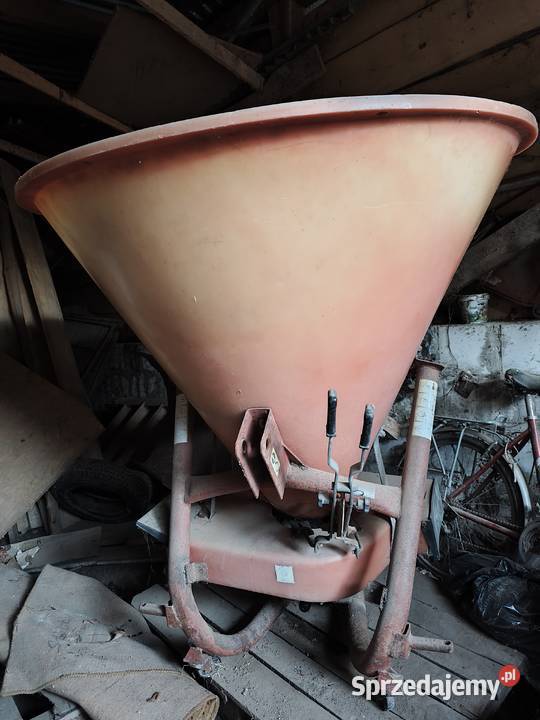 Rozsiewacz do nawozu nieuszkodzony