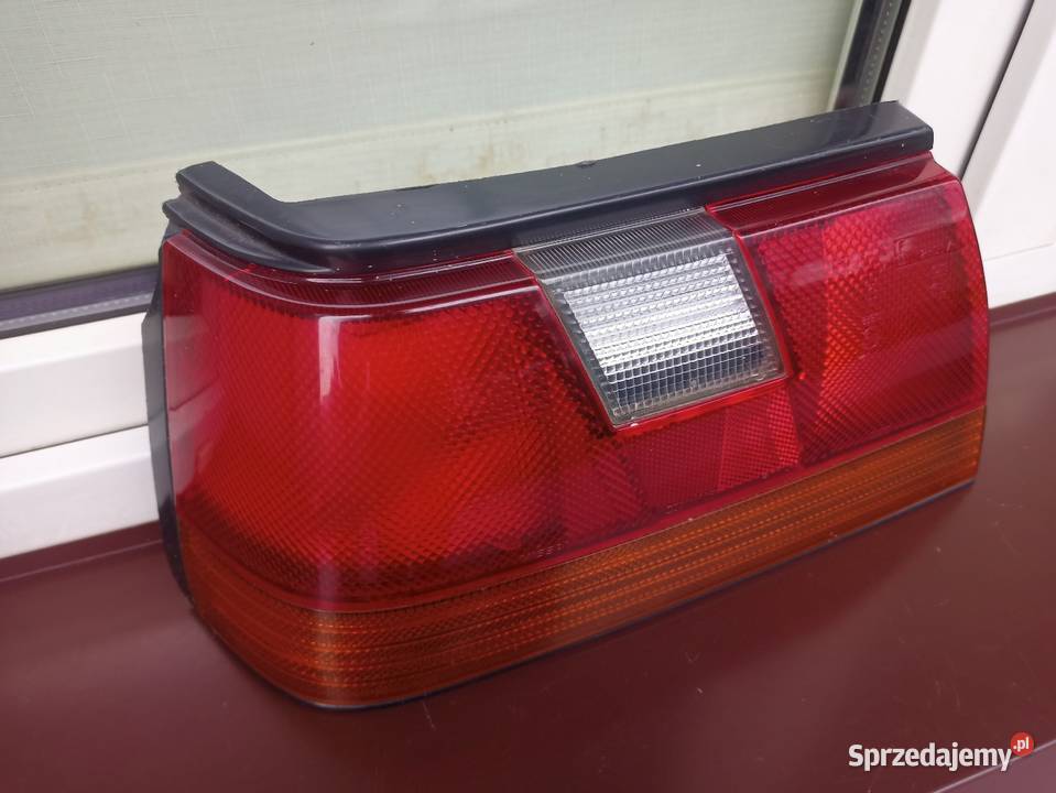 Nissan Sunny N13 lampa tył tylna lewa osobowe Oświetlenie Sieradz