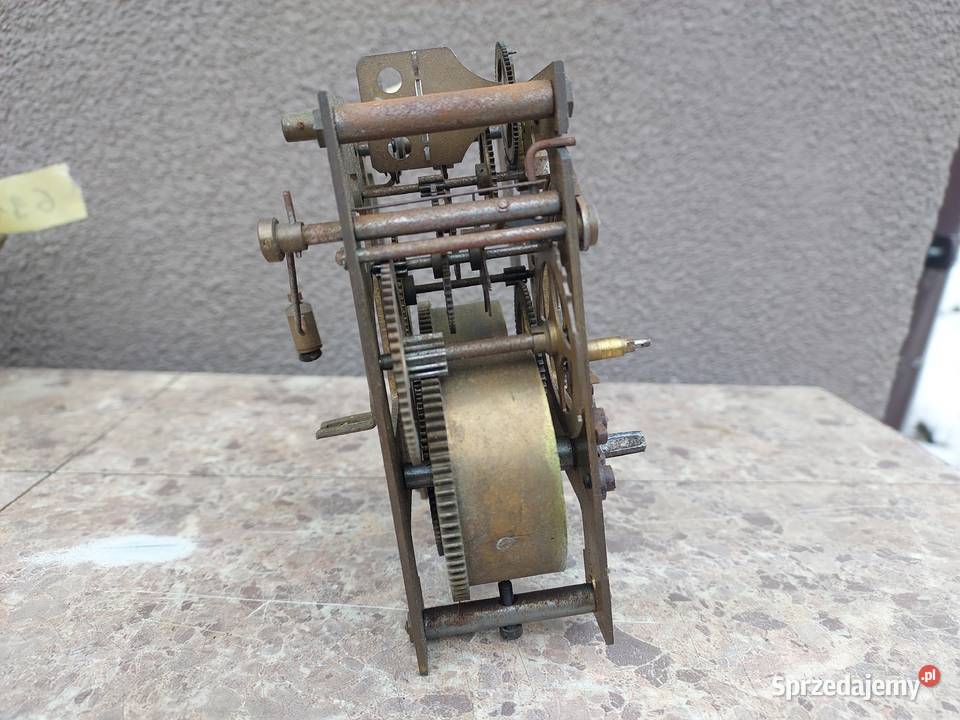 689 Mechanizm starego zegara ściennego Gustav
