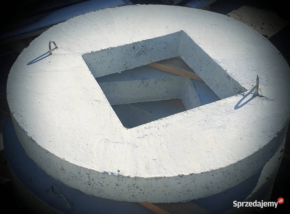 Pokrywa betonowa 105 otwór na pompę Parszów sprzedam
