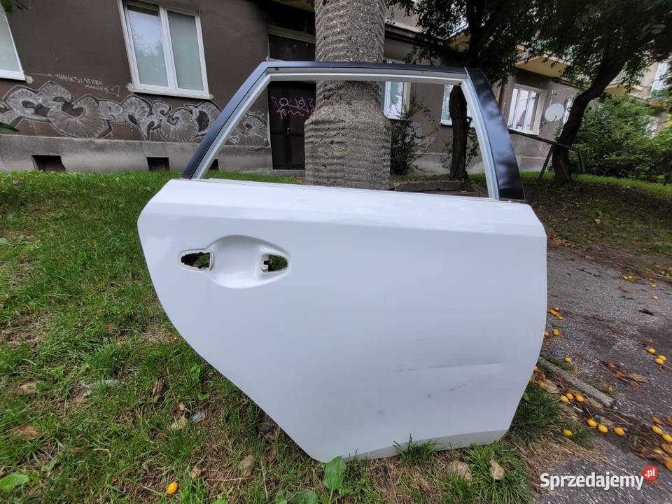 Toyota Auris drzwi prawe tylne Lublin