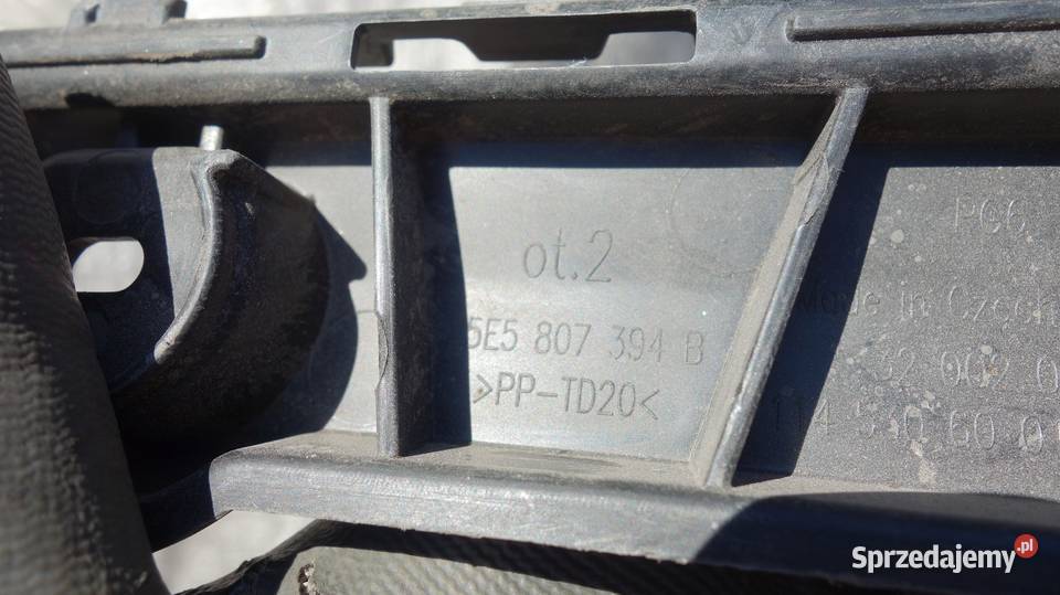 ŚLIZG ZDERZAKA TYŁ PRAWY SKODA OCTAVIA III LIFT Pozostałe śląskie Ruda Śląska